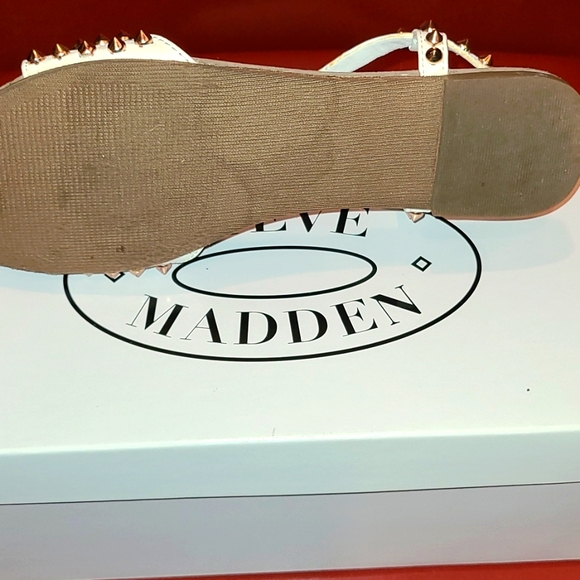 Steve Madden Nickiee White/Rose Gold Spiked Sandals Size 6.5 - Picture 3 of 4